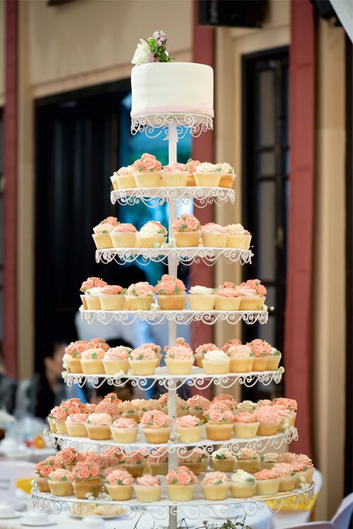Hochzeitstorte aus Cupcakes.